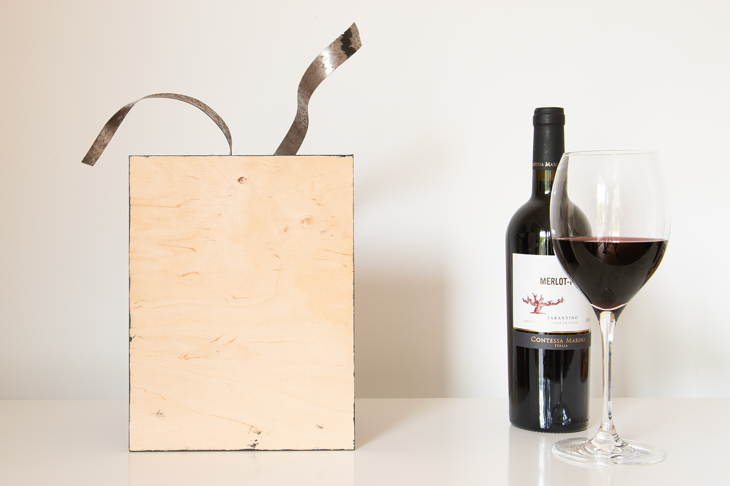 Abstrakter Hirschkopf aus Beton und Eisen auf Holz | UNIKAT<br> 19 x 38 x 15 cm (BxHxT) – Bild 4